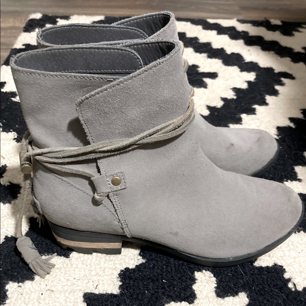 Sorel Short Boot Size 8